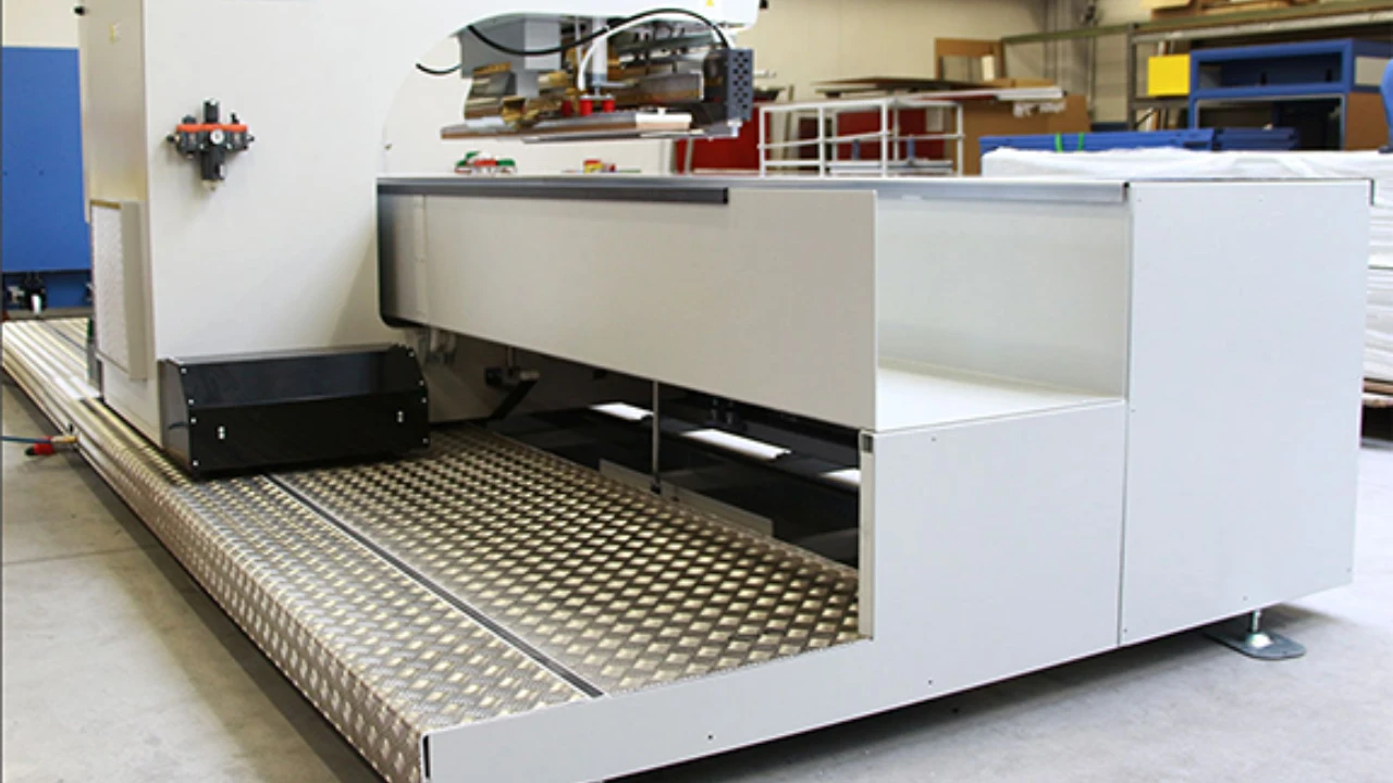 Miller Weldmaster RFlex Travel Large-Format RF Welding Machine - image 2